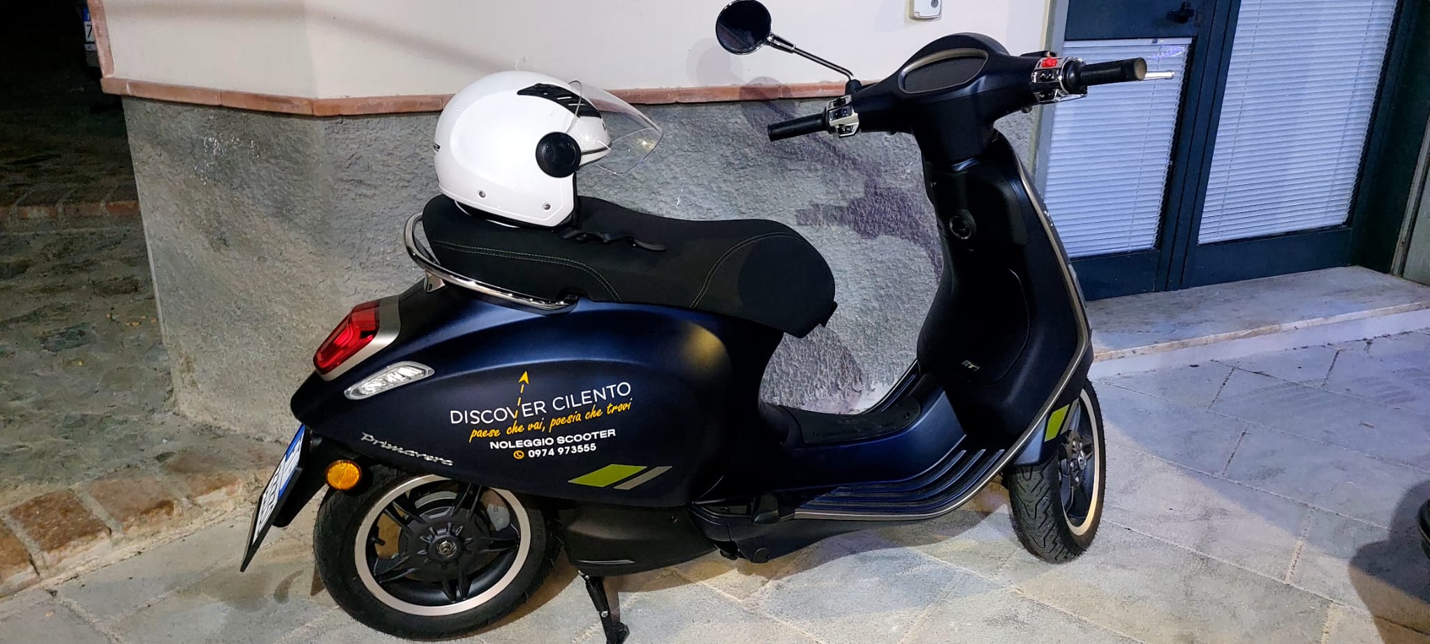 Vespa Primavera Electric noleggio Cilento Pisciotta